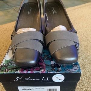 Pewter leather Easy Street 5th Ave LX comfort heels size 9.5